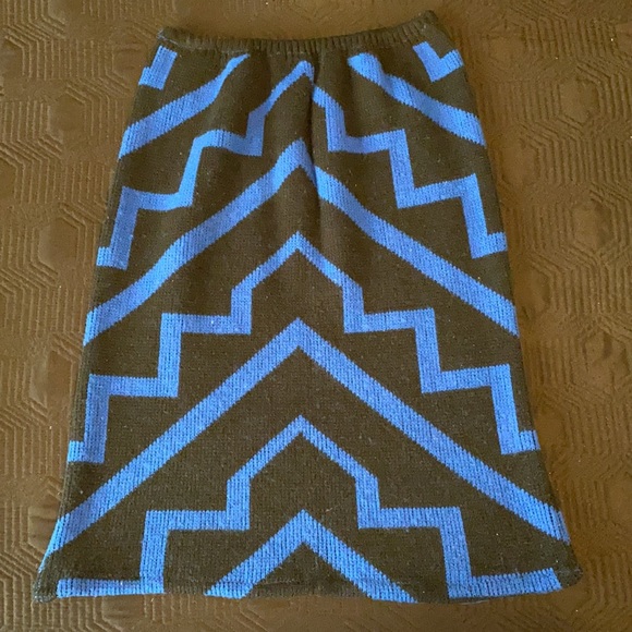 Skirt and blouse set - Picture 3 of 3